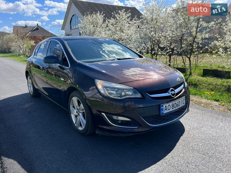Хэтчбек Opel Astra 2013 в Ужгороде