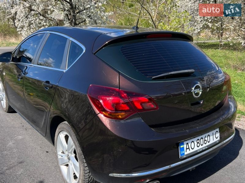 Хэтчбек Opel Astra 2013 в Ужгороде