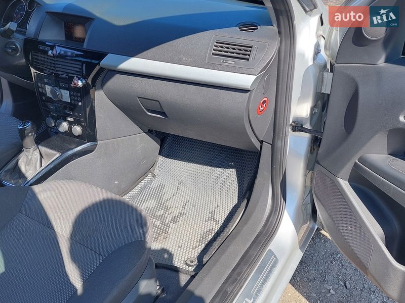 Универсал Opel Astra 2010 в Павлограде