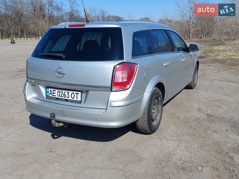 Универсал Opel Astra 2010 в Павлограде