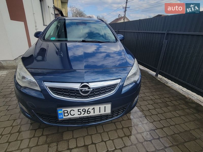 Универсал Opel Astra 2011 в Львове