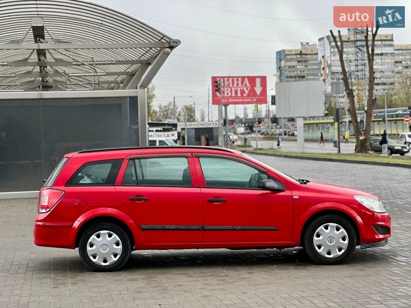 Універсал Opel Astra 2009 в Дніпрі