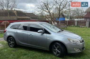 Универсал Opel Astra 2011 в Кельменцах