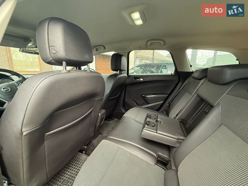 Универсал Opel Astra 2011 в Кельменцах