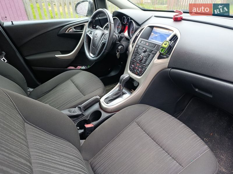 Універсал Opel Astra 2012 в Старій Вижівці