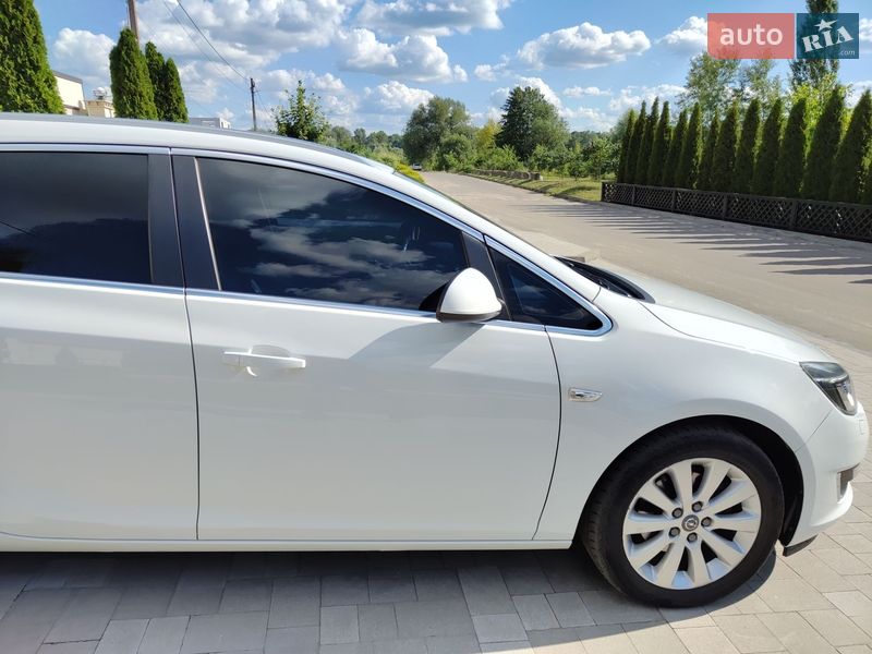 Універсал Opel Astra 2014 в Сумах