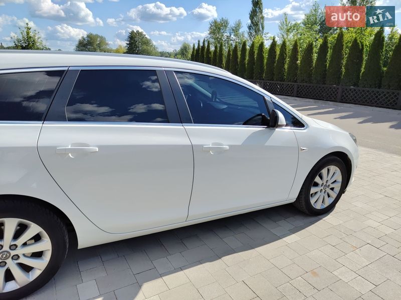 Універсал Opel Astra 2014 в Сумах