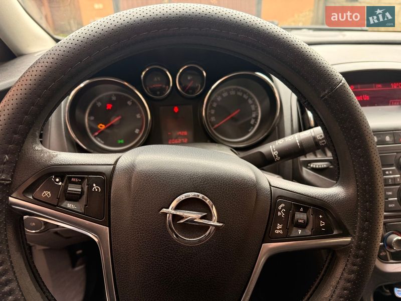 Універсал Opel Astra 2011 в Довгому