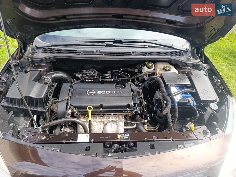 Універсал Opel Astra 2012 в Старій Вижівці