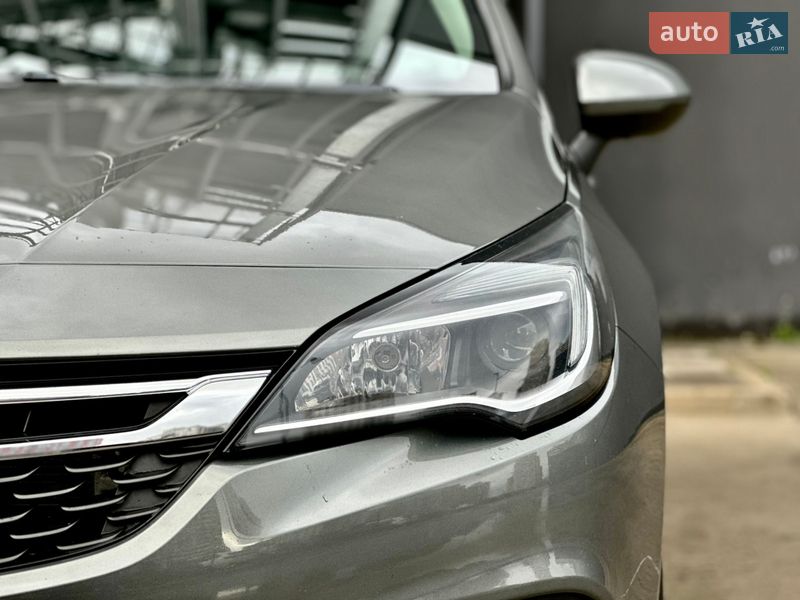 Хэтчбек Opel Astra 2018 в Киеве
