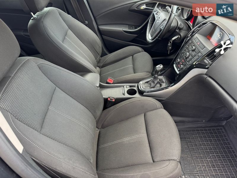 Универсал Opel Astra 2015 в Умани