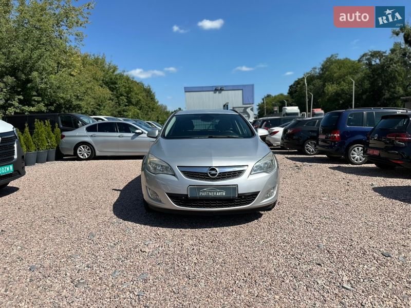 Универсал Opel Astra 2011 в Ровно фото 3 Универсал Opel Astra 2011 в Ровно