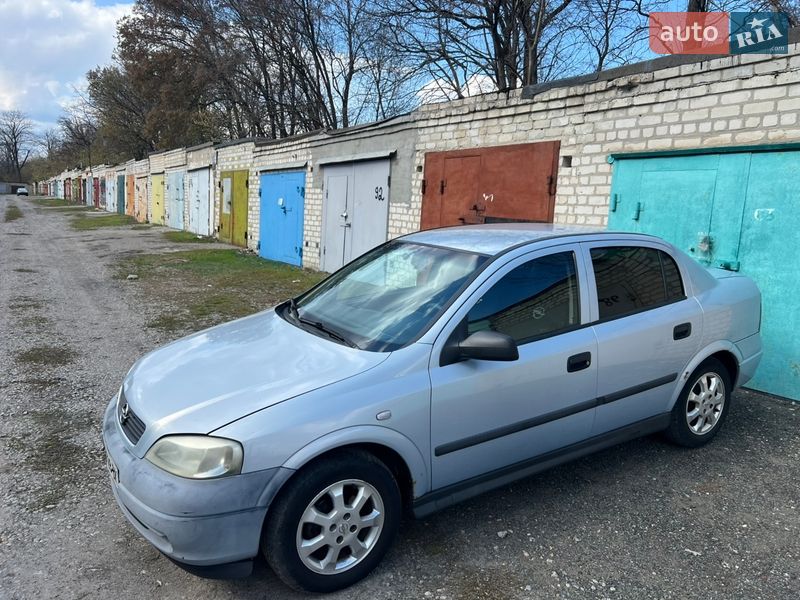Седан Opel Astra 2005 в Лозовій