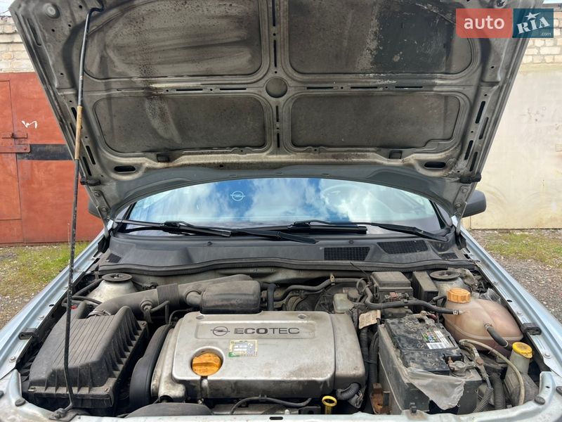 Седан Opel Astra 2005 в Лозовій