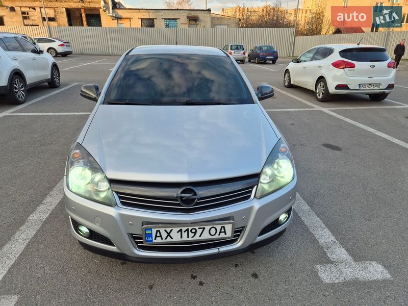 Седан Opel Astra 2011 в Харкові