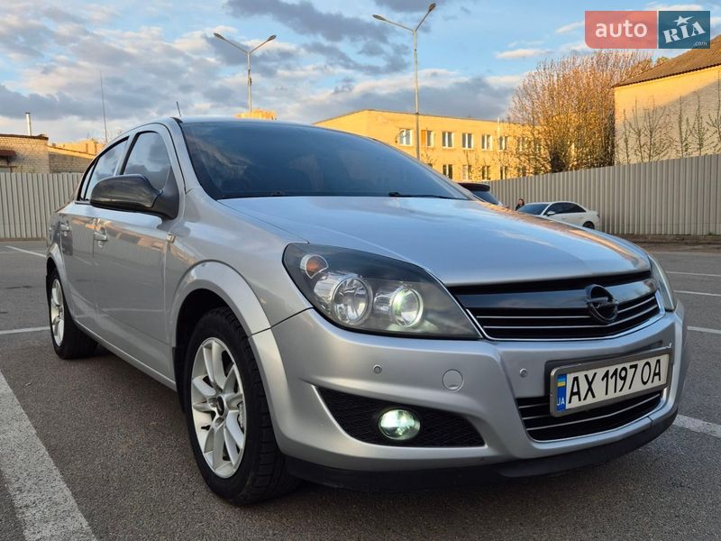 Седан Opel Astra 2011 в Харкові