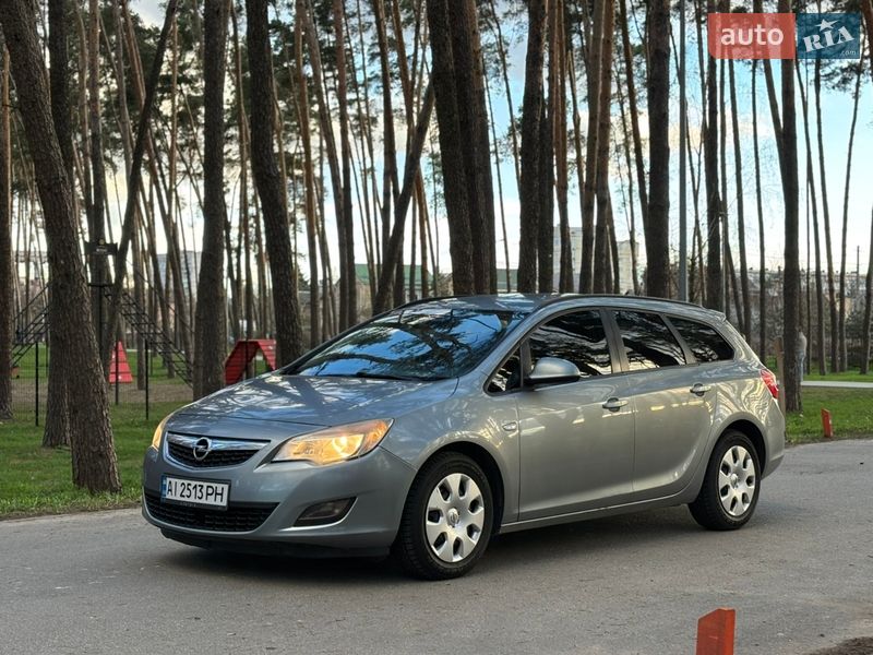 Универсал Opel Astra 2011 в Киеве