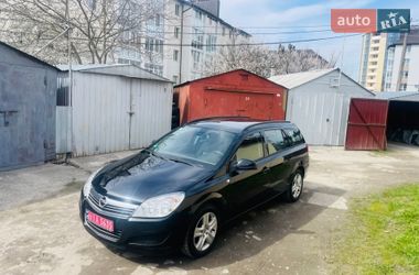 Універсал Opel Astra 2010 в Рівному