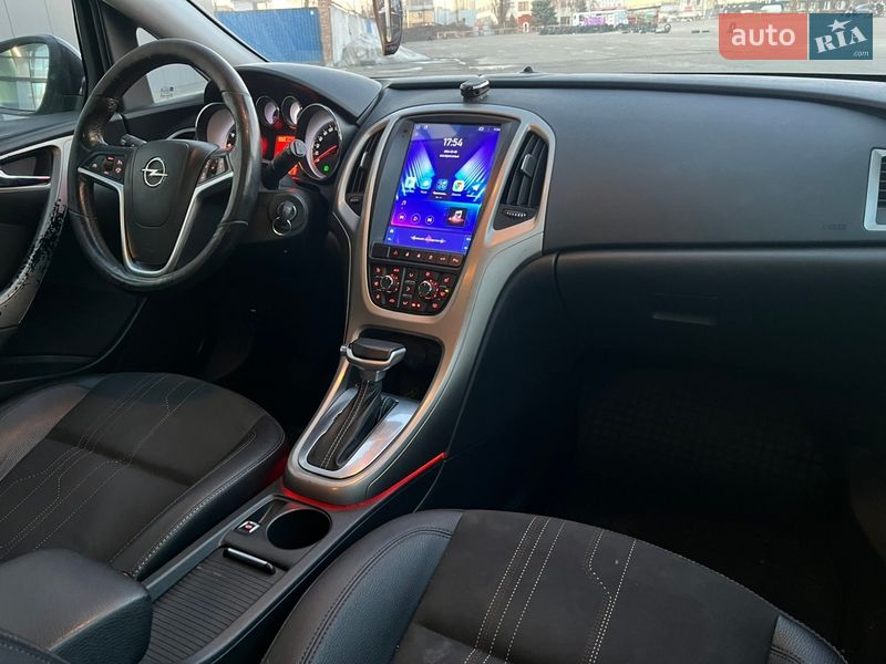 Хэтчбек Opel Astra 2012 в Киеве