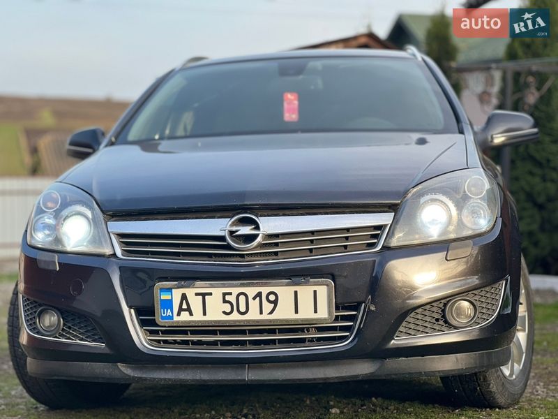 Універсал Opel Astra 2010 в Коломиї