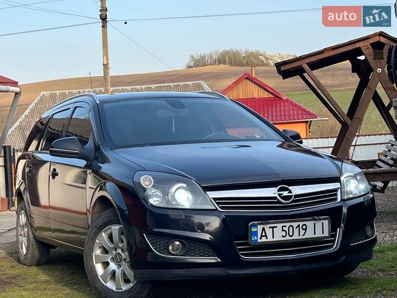 Універсал Opel Astra 2010 в Коломиї