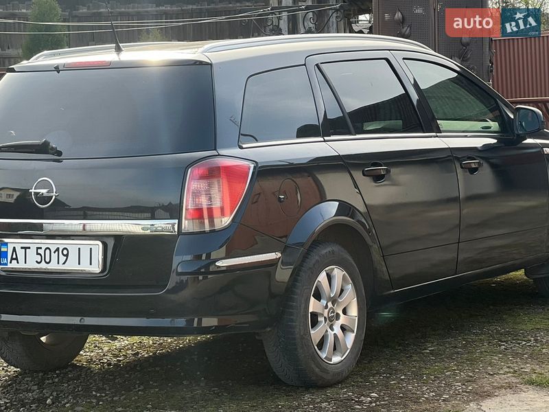 Універсал Opel Astra 2010 в Коломиї