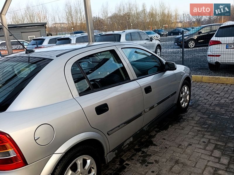 Хэтчбек Opel Astra 2001 в Ровно