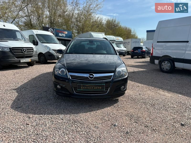 Універсал Opel Astra 2008 в Рівному
