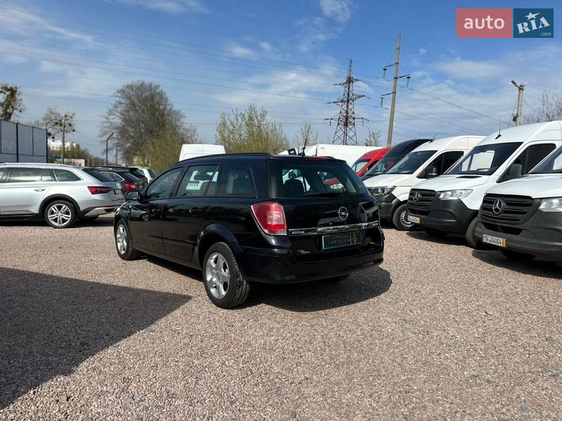 Універсал Opel Astra 2008 в Рівному