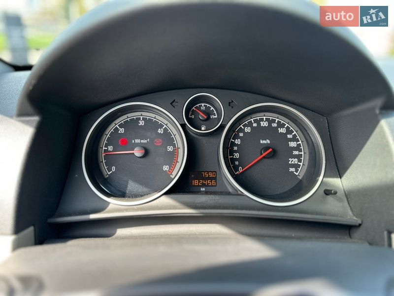 Універсал Opel Astra 2008 в Рівному