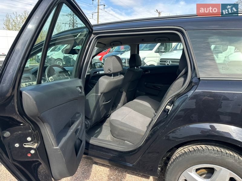 Універсал Opel Astra 2008 в Рівному