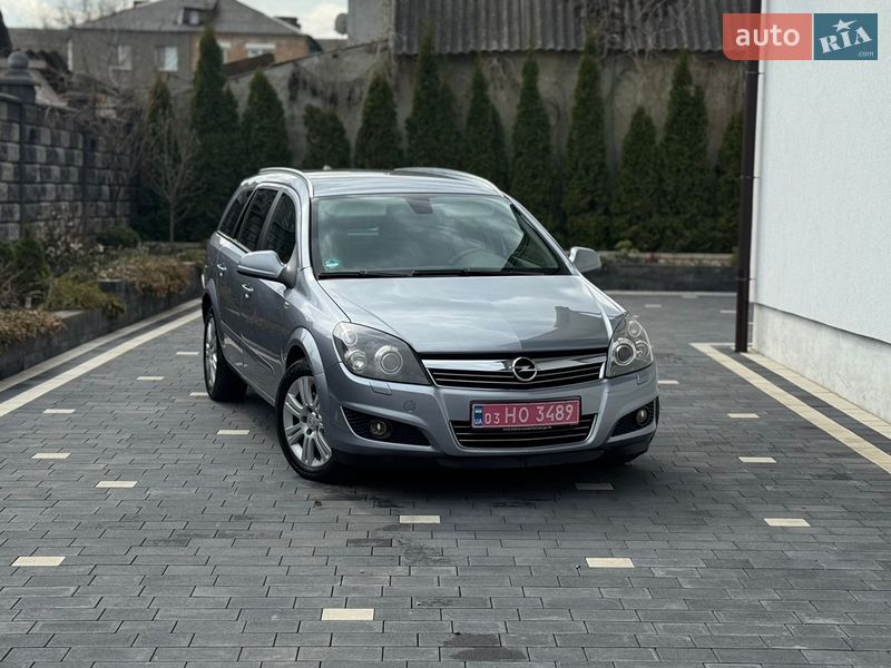 Универсал Opel Astra 2009 в Дубно