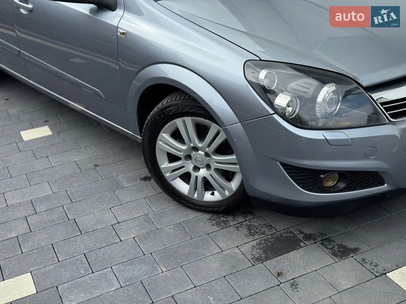 Универсал Opel Astra 2009 в Дубно