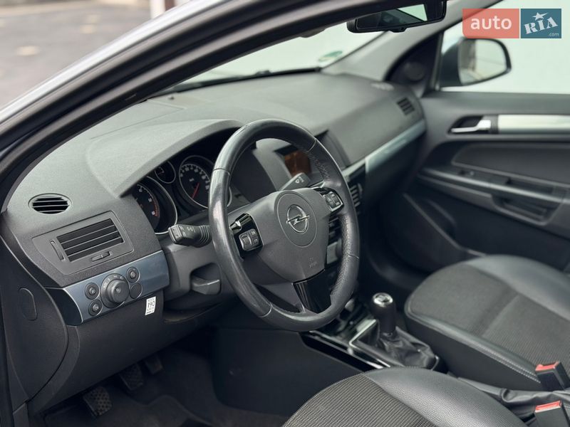 Универсал Opel Astra 2009 в Дубно