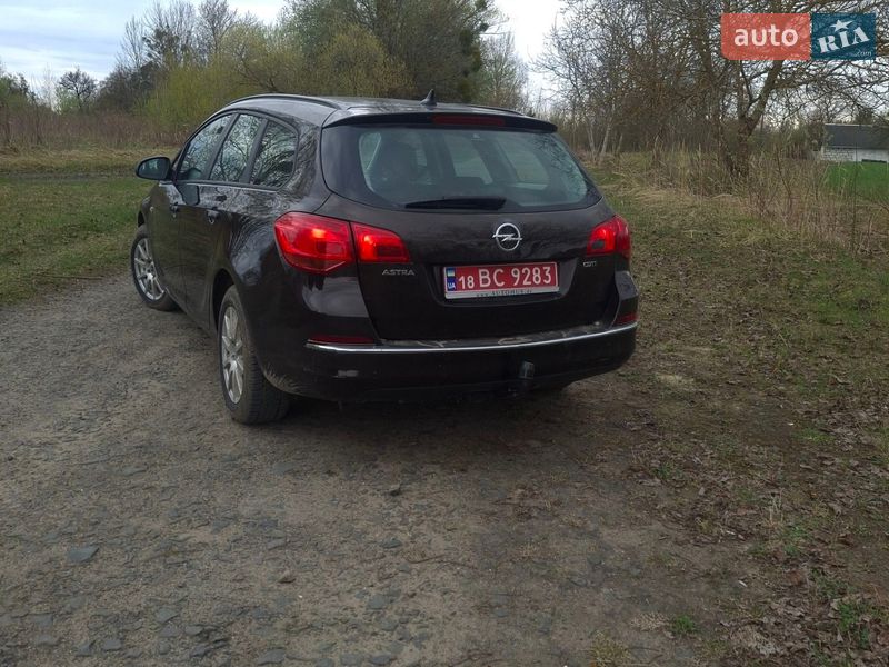 Універсал Opel Astra 2012 в Мізочі