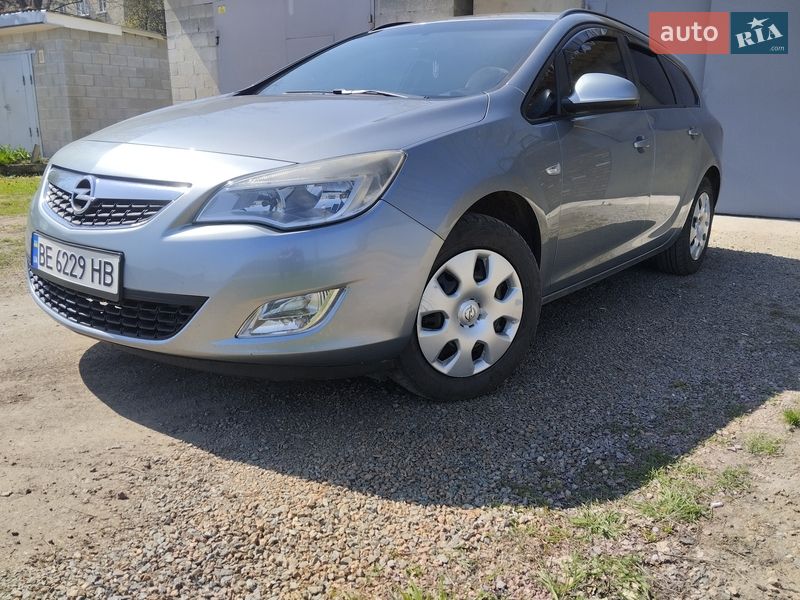 Универсал Opel Astra 2011 в Первомайске