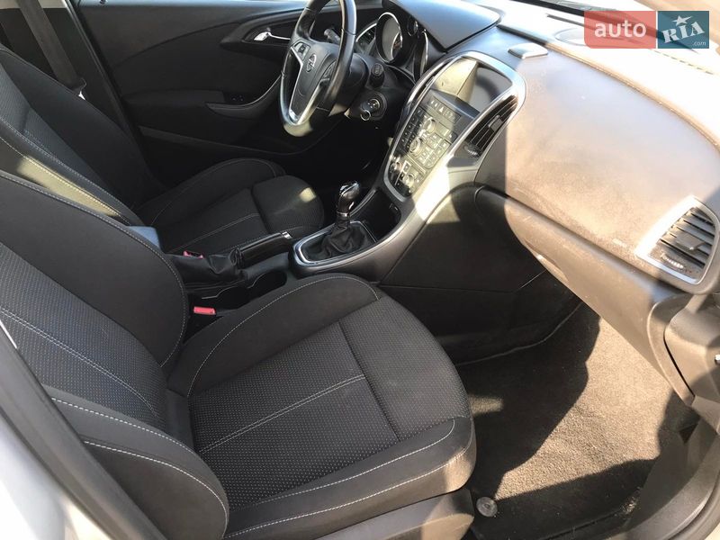 Универсал Opel Astra 2015 в Сокале