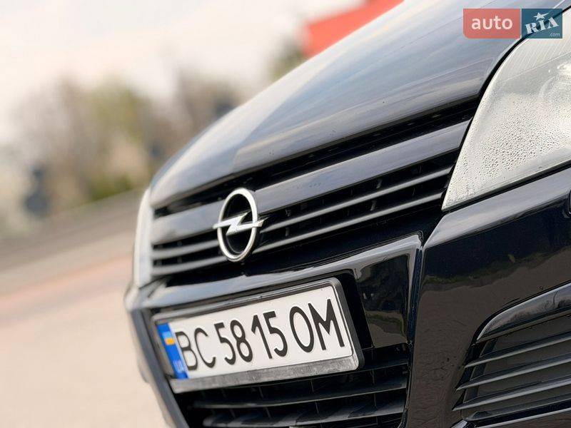 Хэтчбек Opel Astra 2004 в Дрогобыче