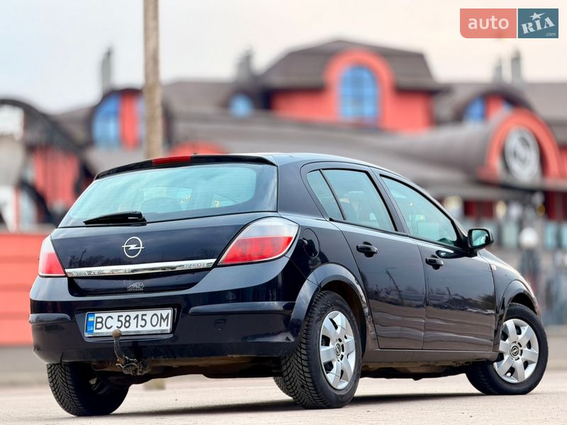 Хэтчбек Opel Astra 2004 в Дрогобыче