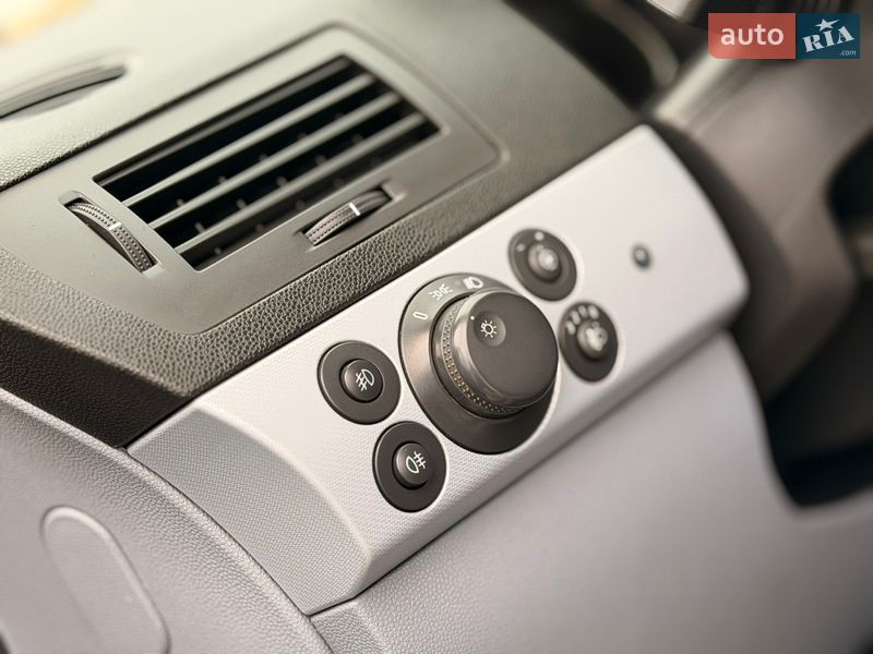 Хэтчбек Opel Astra 2004 в Дрогобыче