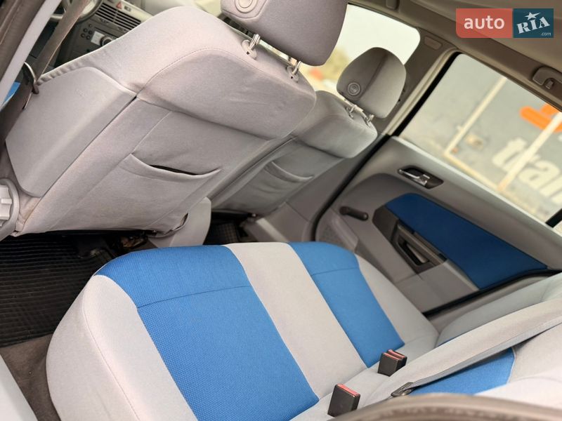 Хэтчбек Opel Astra 2004 в Дрогобыче