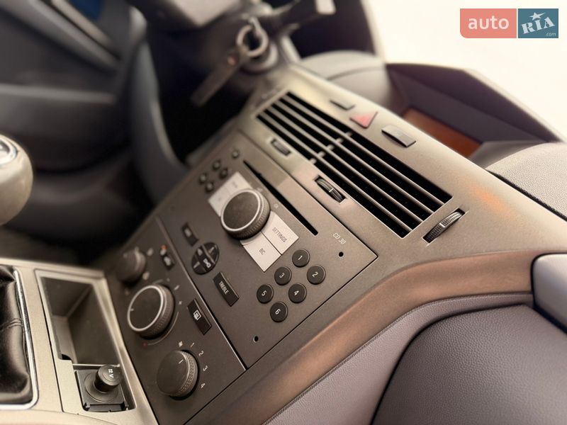 Хэтчбек Opel Astra 2004 в Дрогобыче