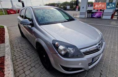 Хэтчбек Opel Astra 2013 в Львове