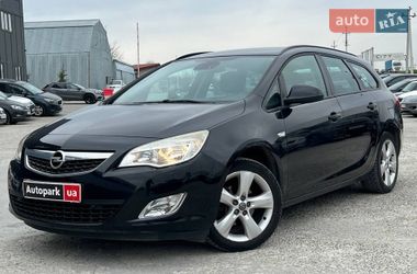 Універсал Opel Astra 2011 в Львові