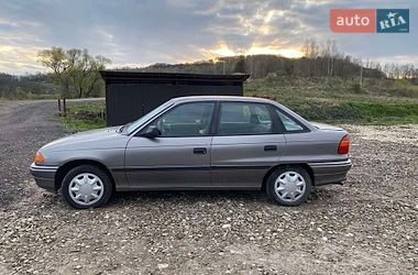 Седан Opel Astra 1993 в Львові