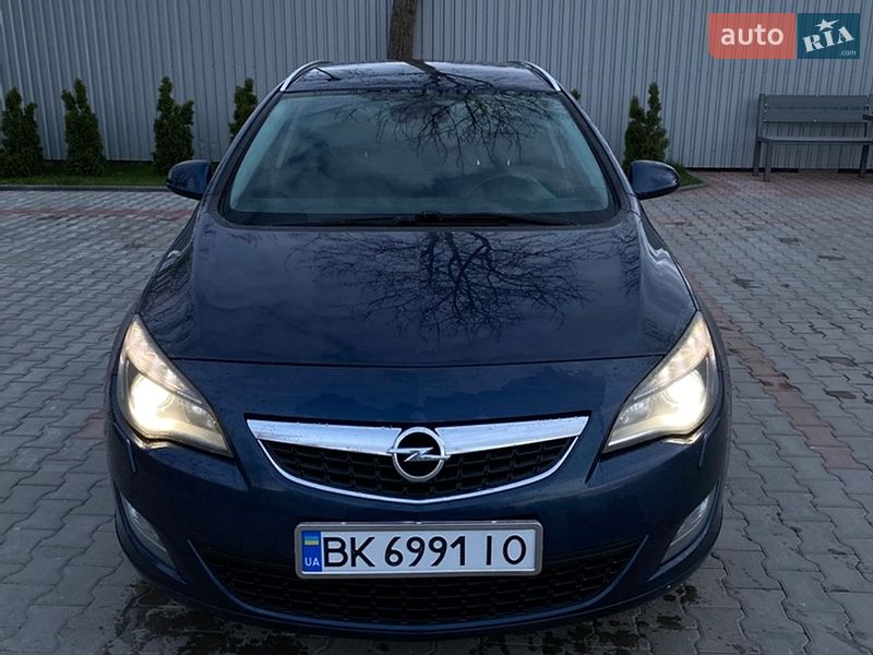 Opel Astra 2011 Opel Astra 2011