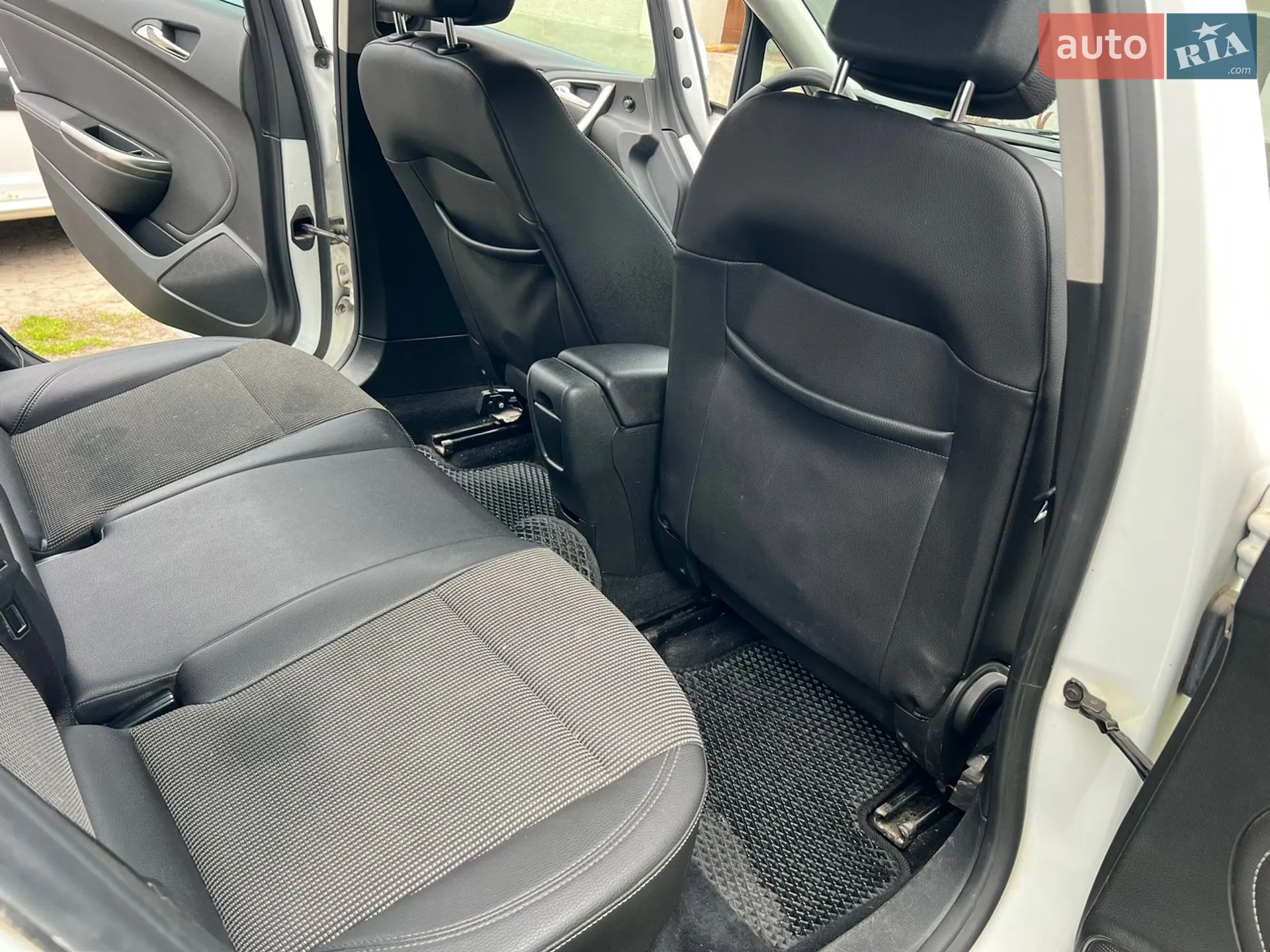 2011 Opel Astra - мініатюра 9