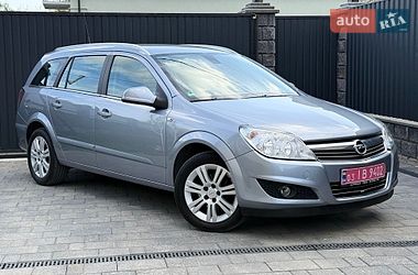 Универсал Opel Astra 2010 в Костополе