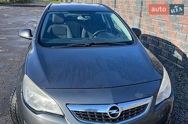 Универсал Opel Astra 2011 в Ровно