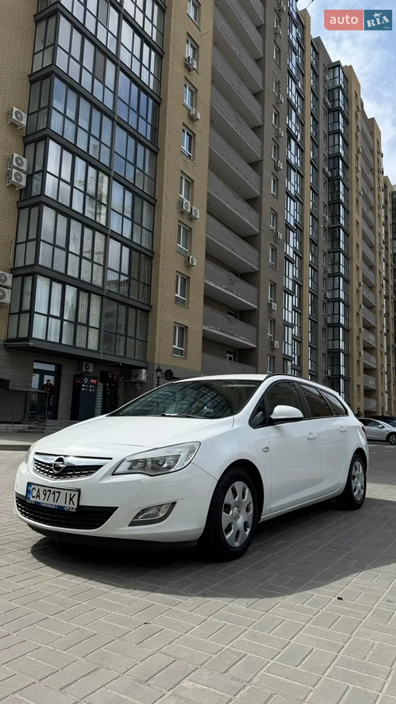 2011 Opel Astra - фото 1